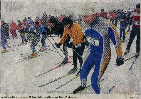 SäZ: In dichtem Nebel starten 79 Langläufer zum Hauptlauf über 30 Kilometer